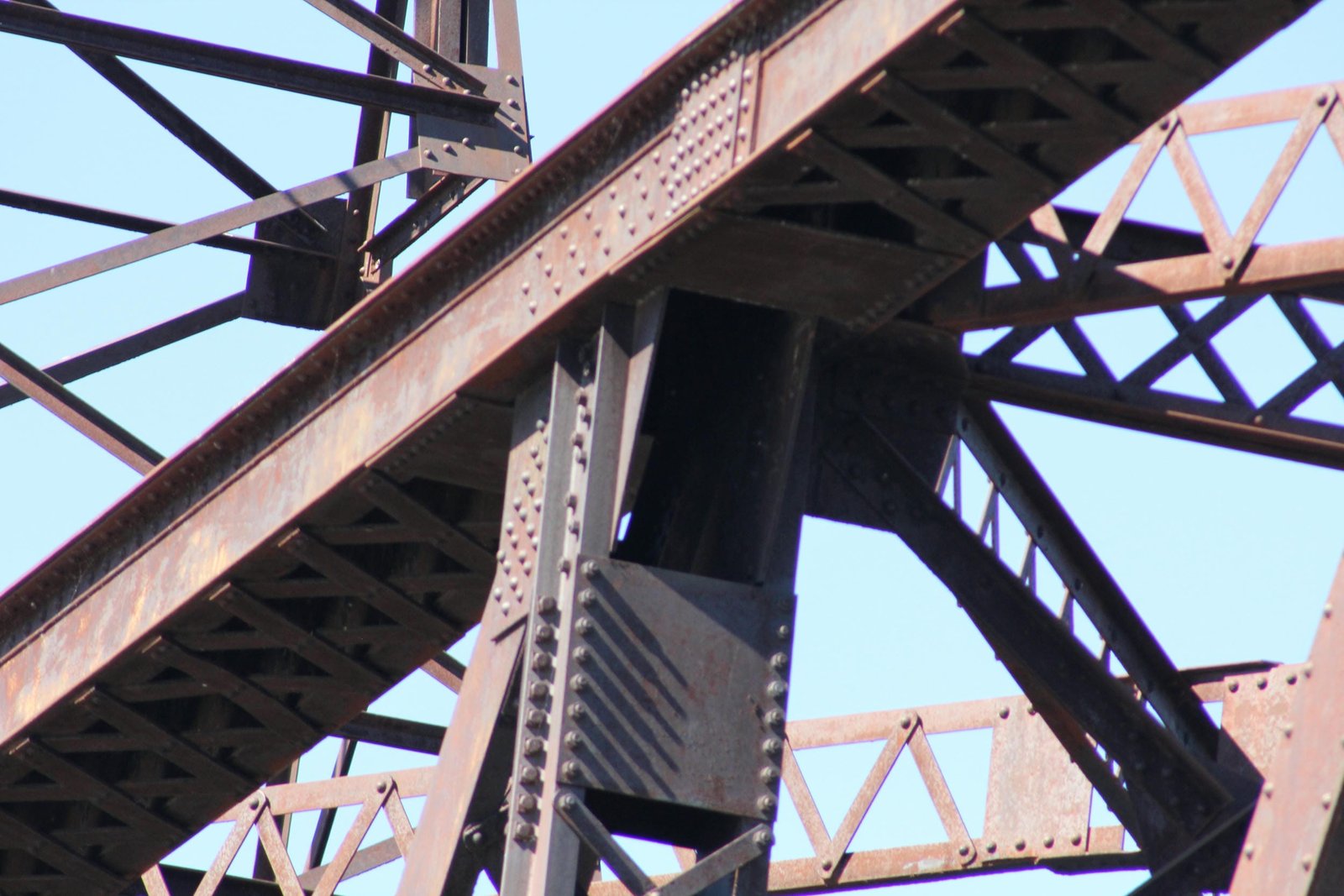 Upper connection, center span